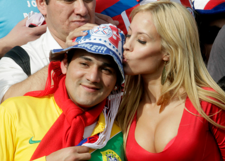 Paraguay-Fan-Huge-Cleavage-4.png